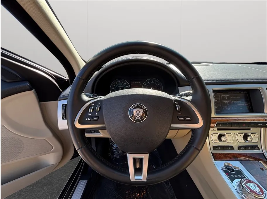 2015 Jaguar XF Premium - Photo 26