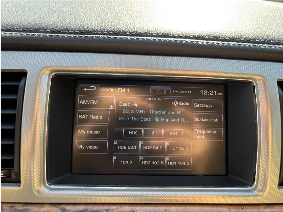 2015 Jaguar XF Premium - Photo 30