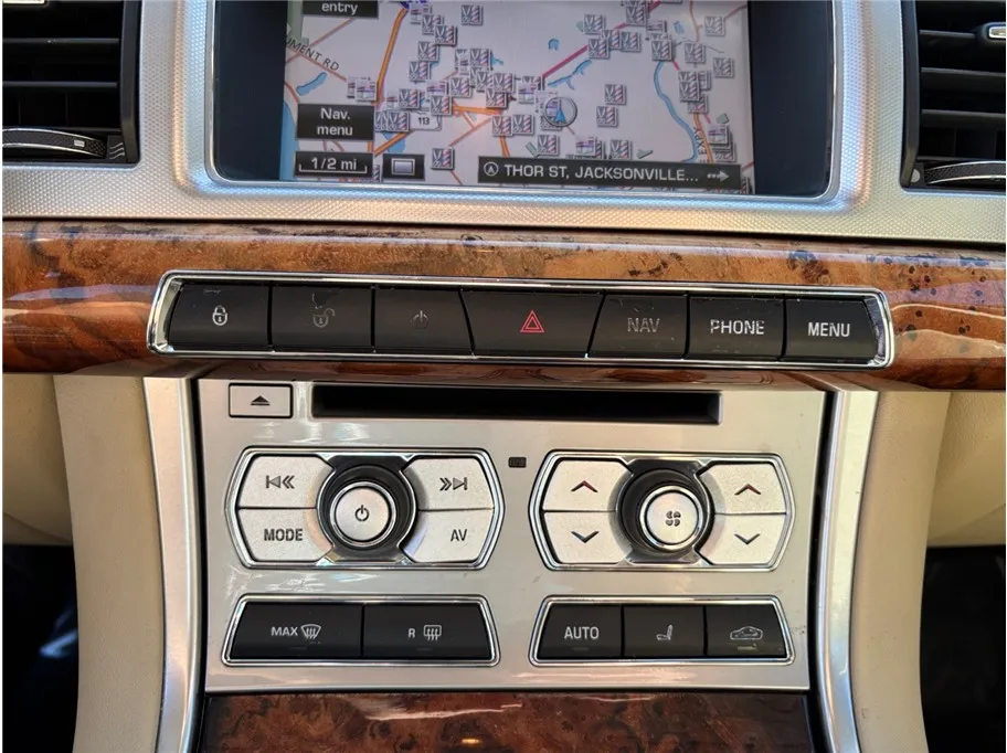 2015 Jaguar XF Premium - Photo 33