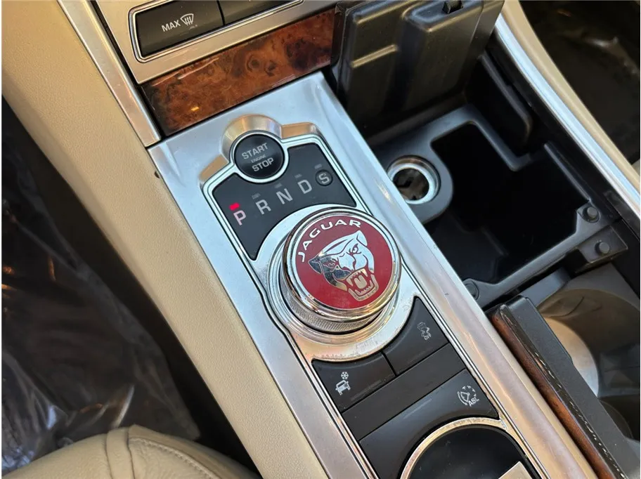 2015 Jaguar XF Premium - Photo 37