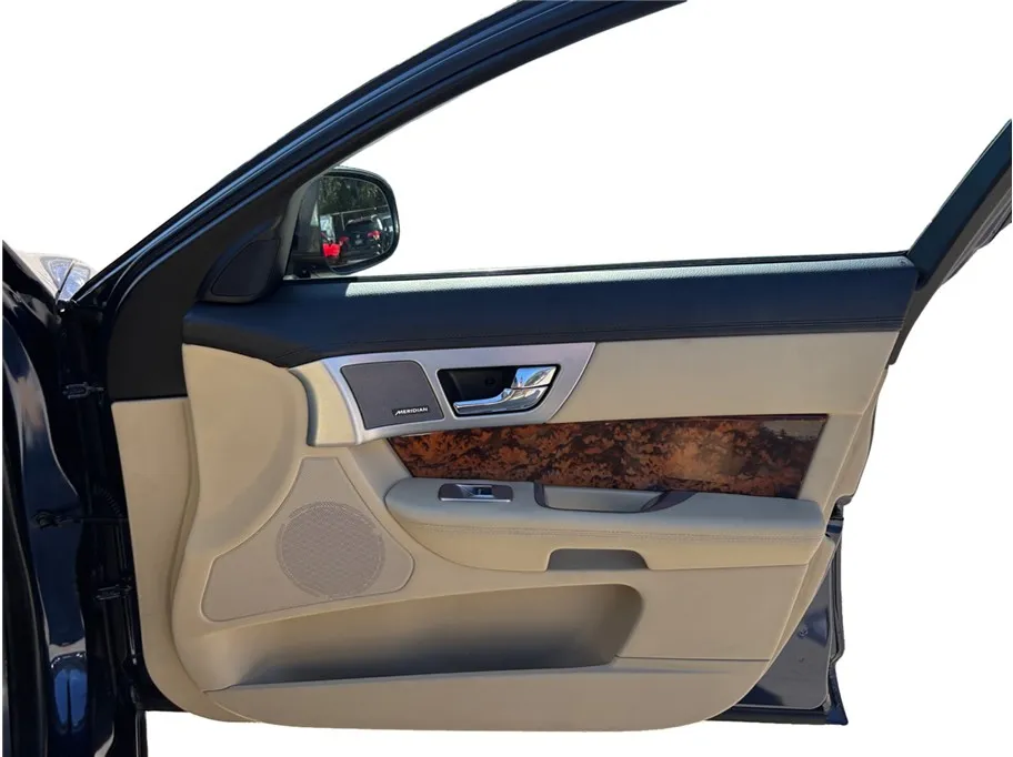 2015 Jaguar XF Premium - Photo 46