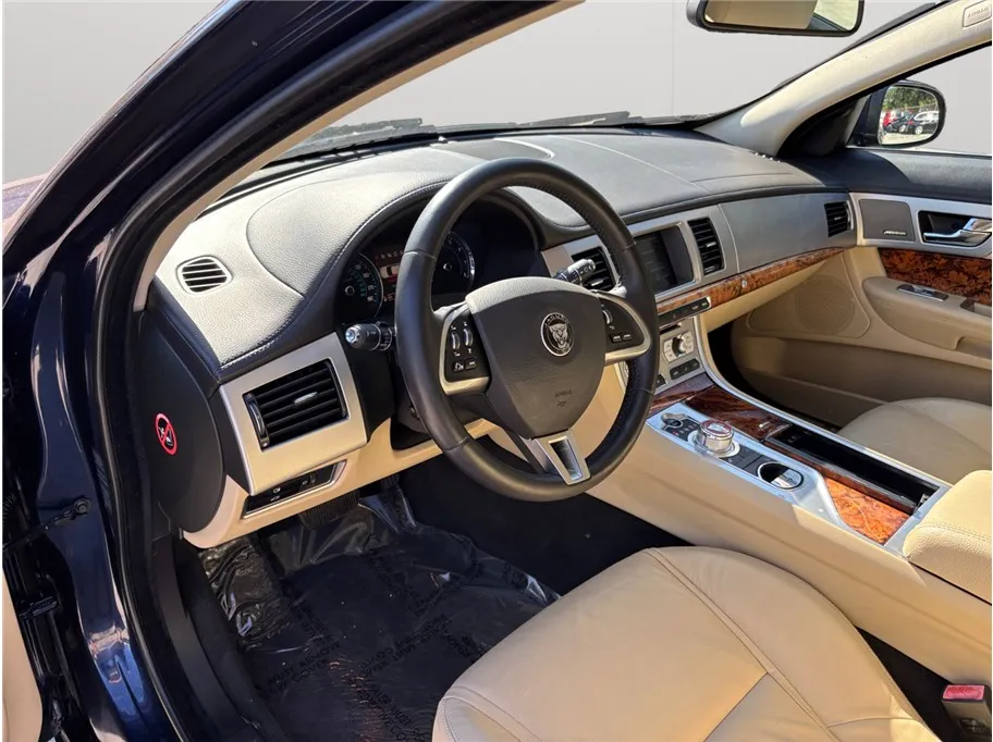 2015 Jaguar XF Premium - Photo 6