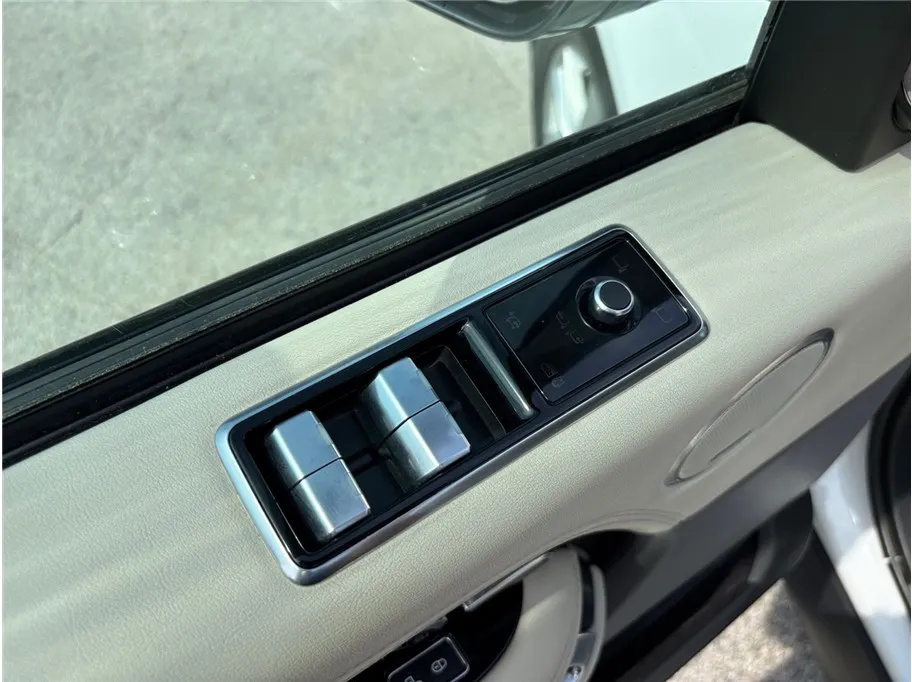 2018 Land Rover Range Rover Supercharged - Photo 22