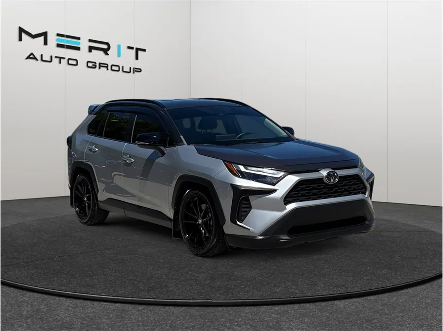 2022 Toyota RAV4 XLE Sport Utility 4D