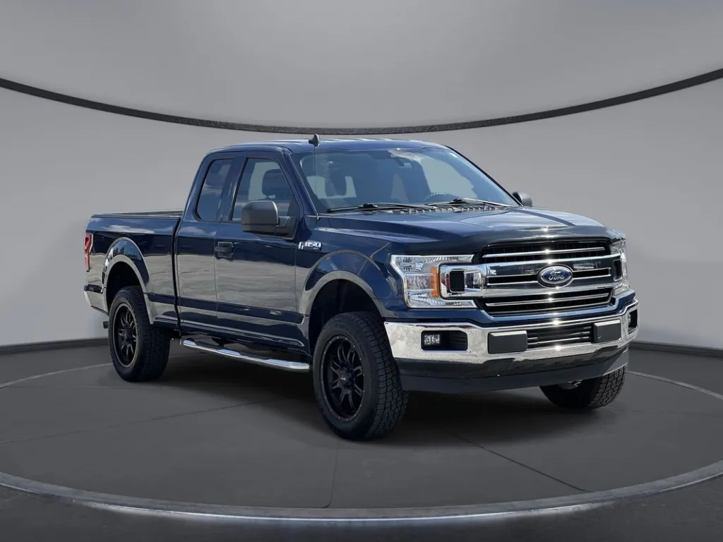 Modèle Réduit Auto World 1:64 - Ford F-150 Série B 2020 - Bleu - Diecast - NEUF