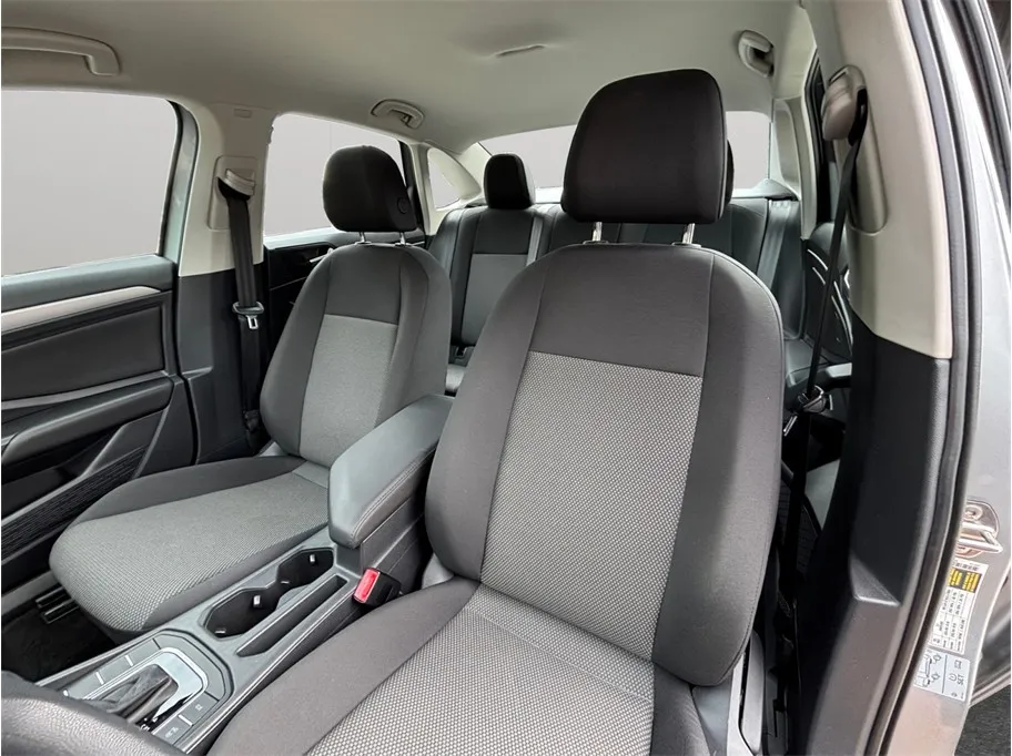 Volkswagen Jetta photo 13