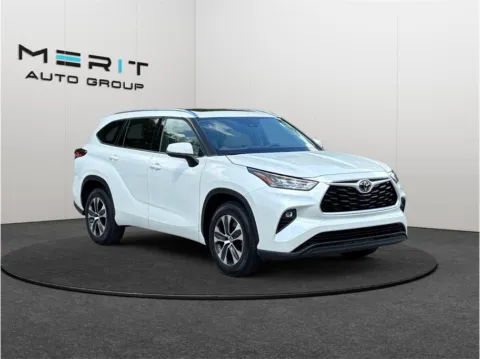 White 2020 Toyota Highlander XLE Sport Utility 4D for sale in Jacksonville, FL