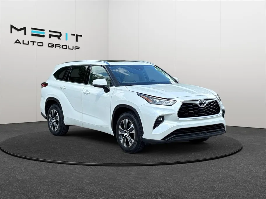 2020 Toyota Highlander XLE Sport Utility 4D for sale in Jacksonville, FL