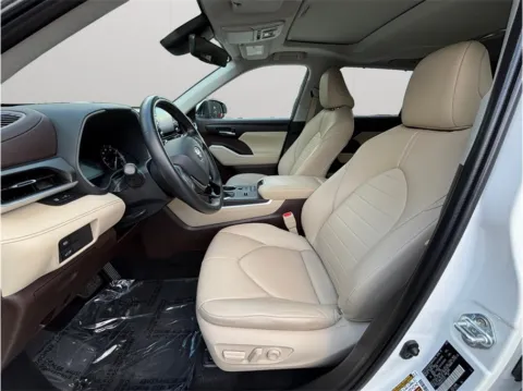 Photos of 2020 Toyota Highlander XLE Sport Utility 4D for sale in Jacksonville, FL at Merit Auto Group Atlantic