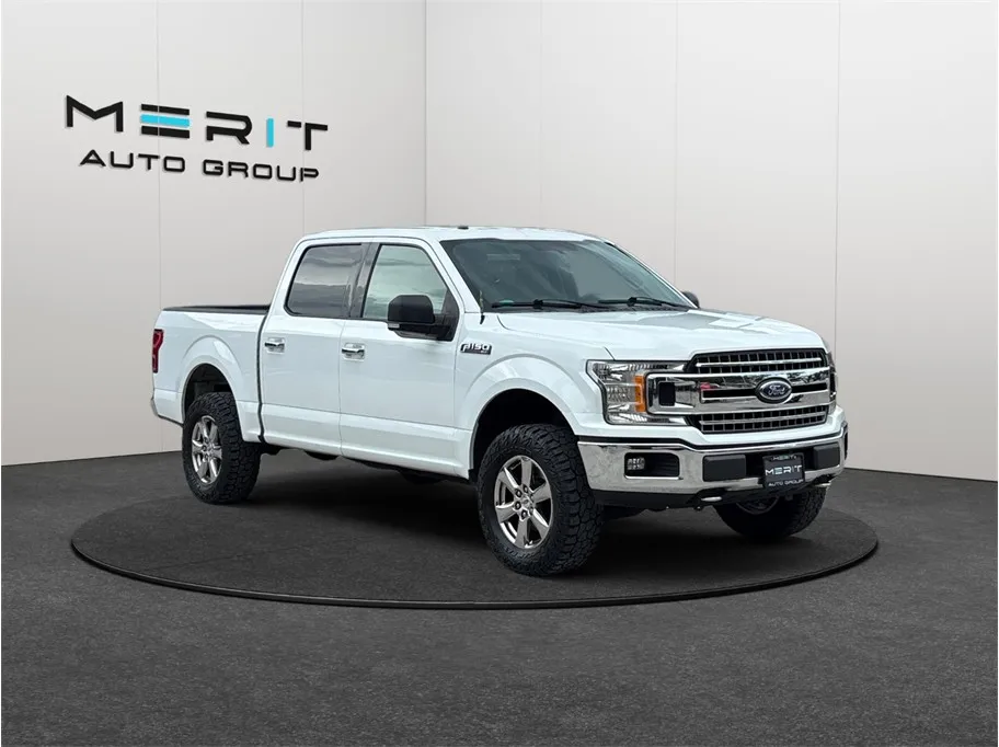 White 2018 Ford F-150 SuperCrew Cab XLT Pickup 4D 5 1/2 ft for sale in Jacksonville, FL