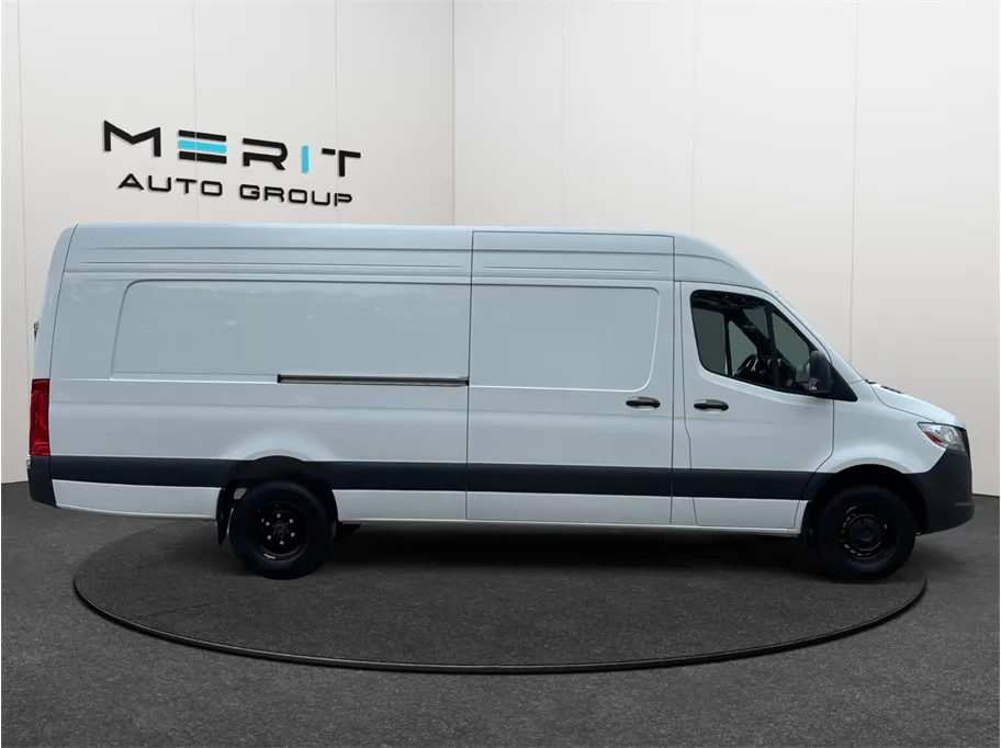 Mercedes-Benz Sprinter photo 10