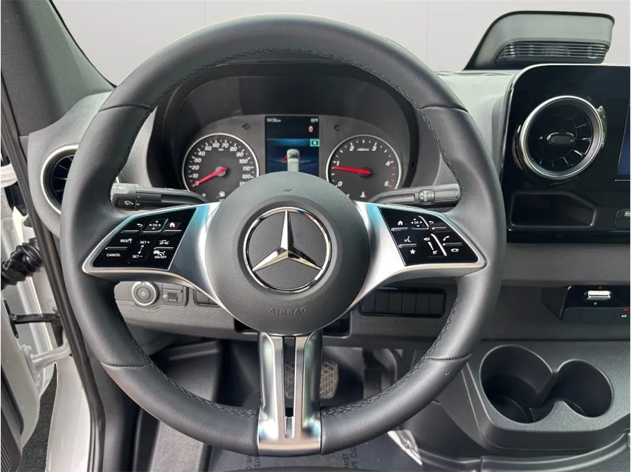 Mercedes-Benz Sprinter photo 20