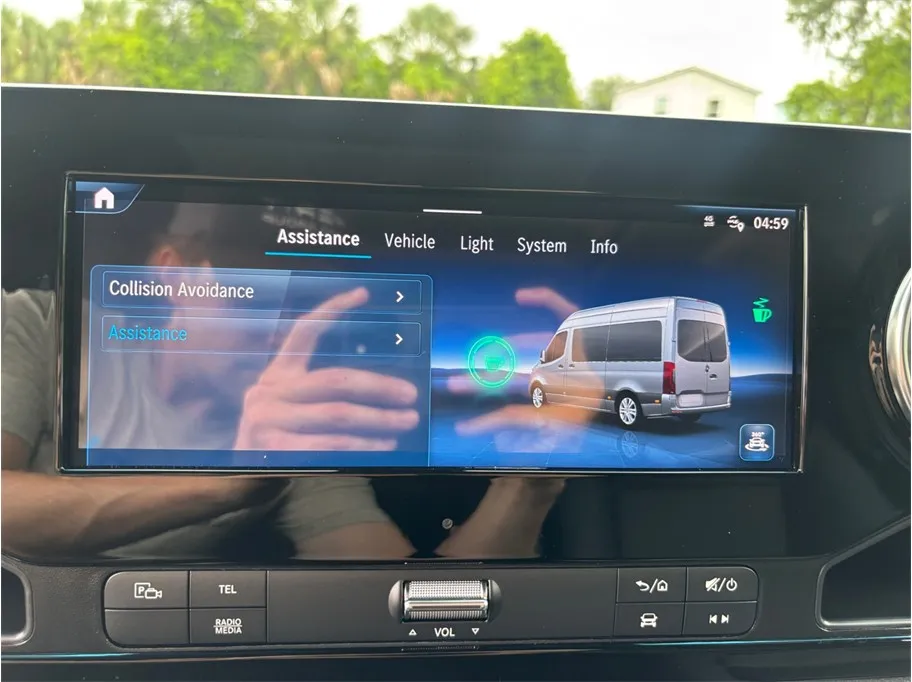 Mercedes-Benz Sprinter photo 29
