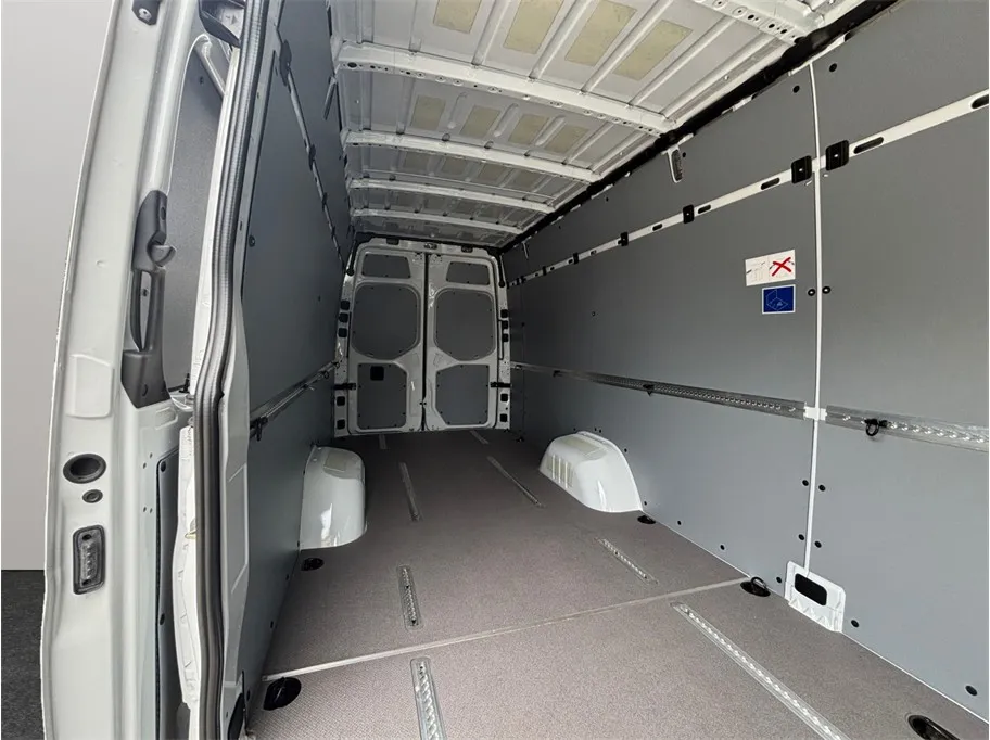 Mercedes-Benz Sprinter photo 32