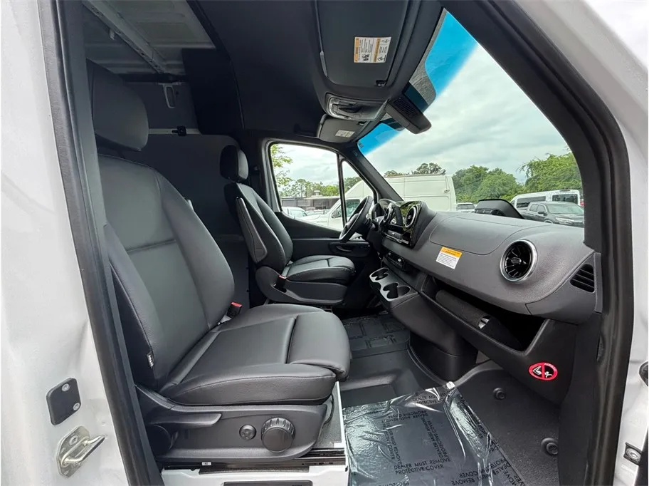 Mercedes-Benz Sprinter photo 34