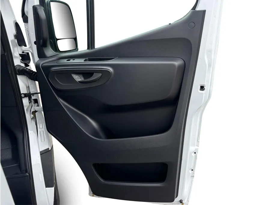 Mercedes-Benz Sprinter photo 35