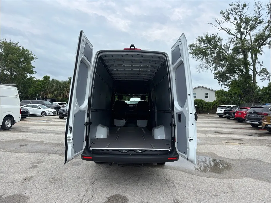 Mercedes-Benz Sprinter photo 37