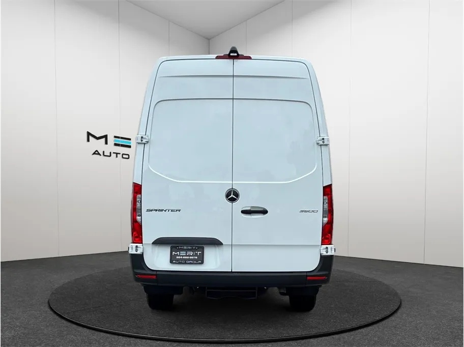 Mercedes-Benz Sprinter photo 8