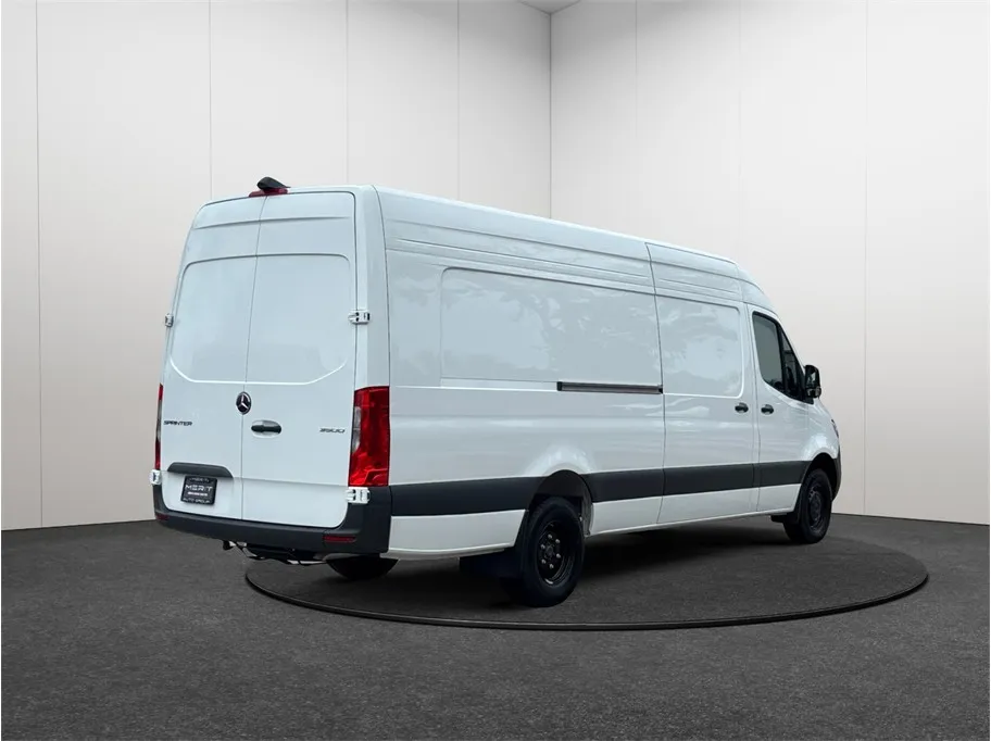 Mercedes-Benz Sprinter photo 9
