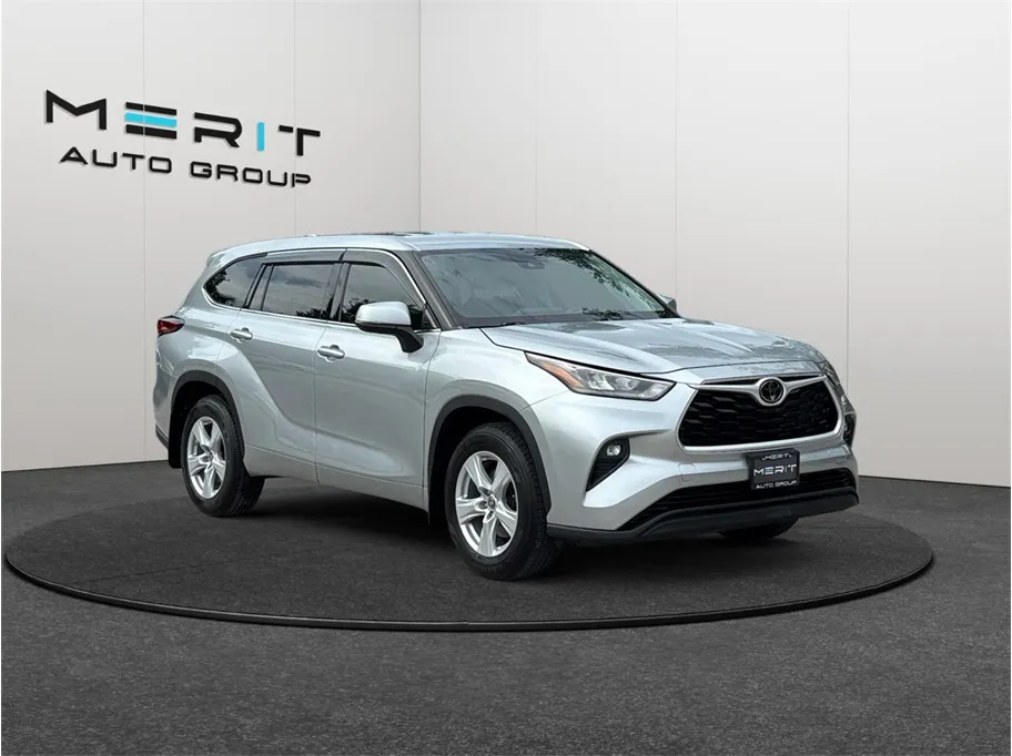Silver 2020 Toyota Highlander LE Sport Utility 4D for sale in Jacksonville, FL