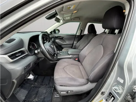 Photos of 2020 Toyota Highlander LE Sport Utility 4D for sale in Jacksonville, FL at Merit Auto Group Atlantic