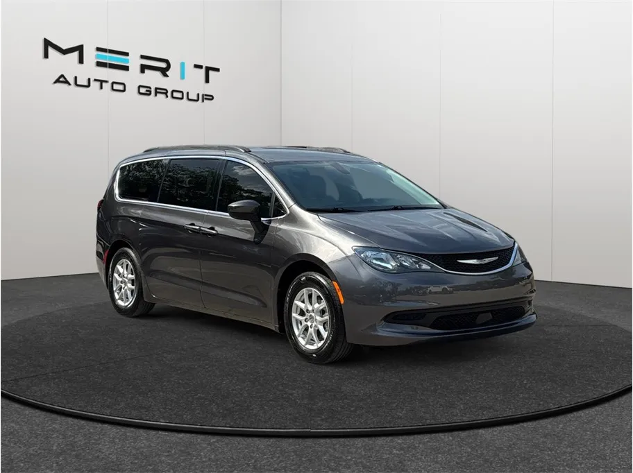 2021 Chrysler Voyager LXi Minivan 4D