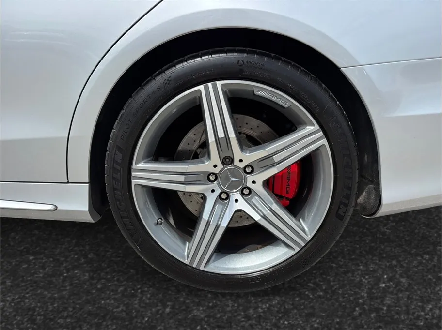 Mercedes-Benz S-Class photo 16