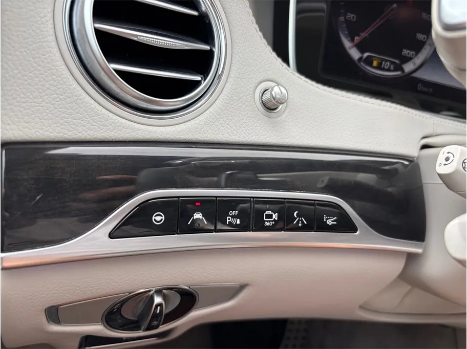 Mercedes-Benz S-Class photo 37