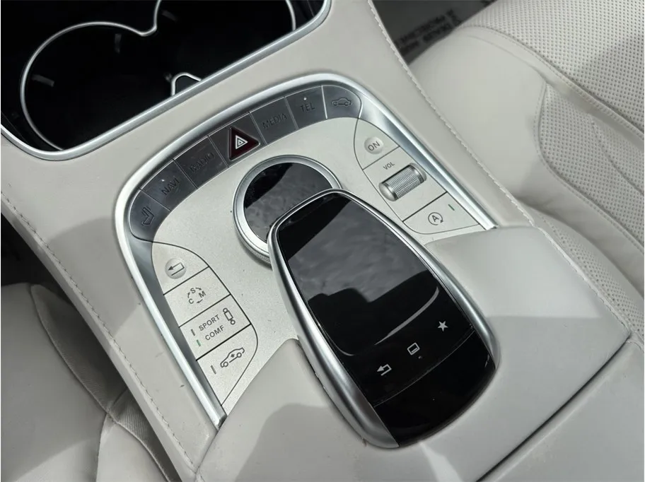 Mercedes-Benz S-Class photo 38