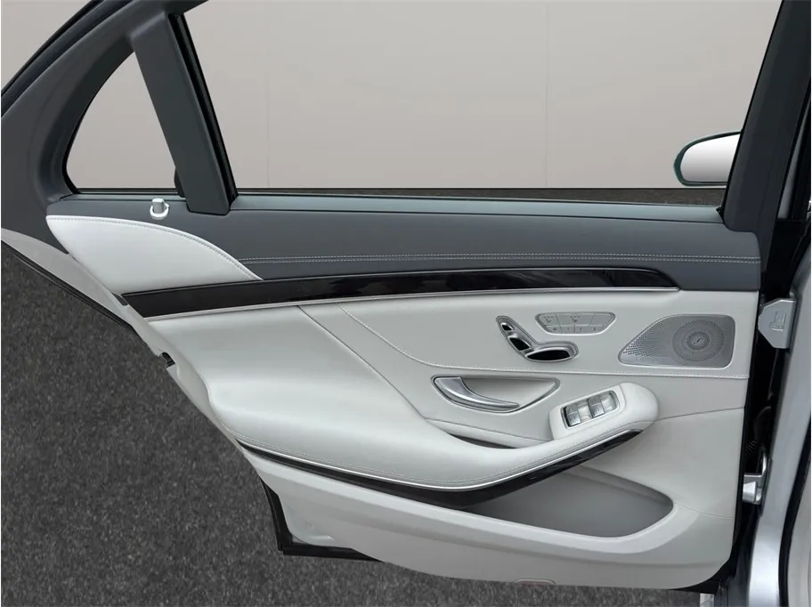 Mercedes-Benz S-Class photo 43