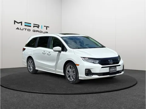 White 2026 Honda Odyssey Touring Van 4D for sale in Jacksonville, FL