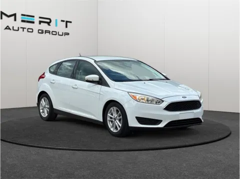 White 2015 Ford Focus SE Hatchback 4D for sale in Jacksonville, FL