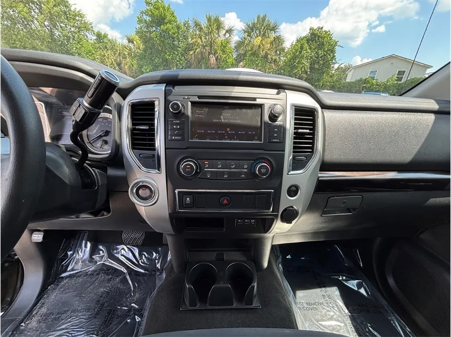 Nissan Titan photo 11