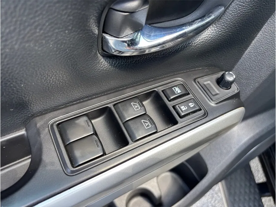 Nissan Titan photo 17