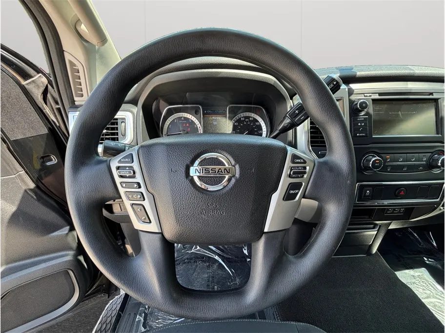 Nissan Titan photo 19