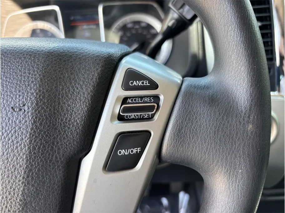 Nissan Titan photo 21