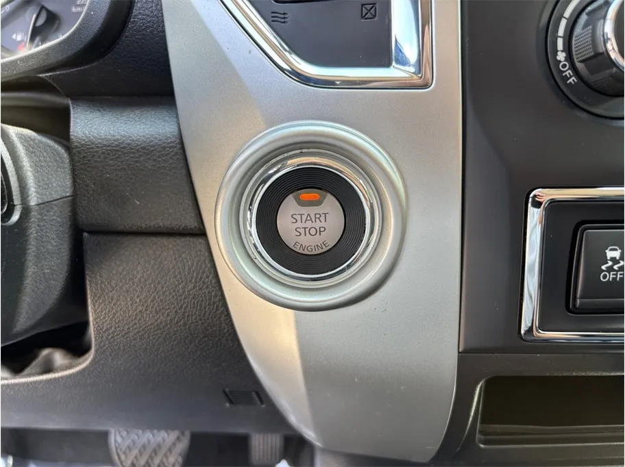 Nissan Titan photo 22