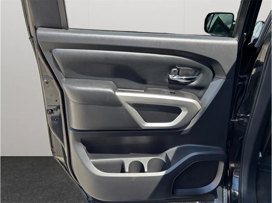 Nissan Titan photo 30