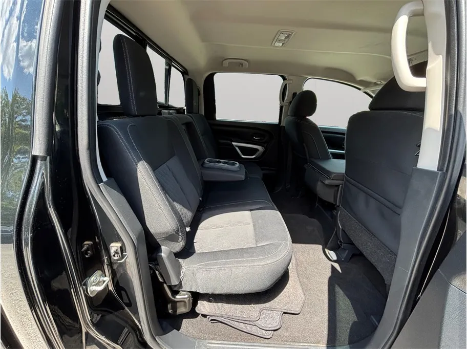 Nissan Titan photo 31