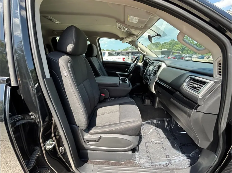 Nissan Titan photo 32