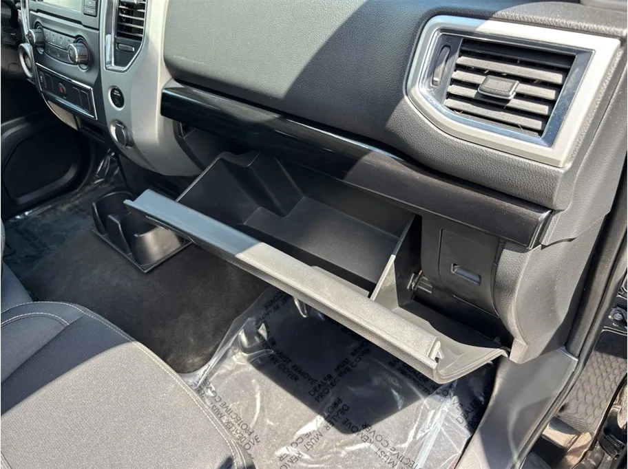 Nissan Titan photo 34