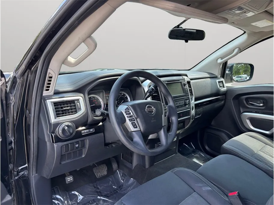 Nissan Titan photo 6