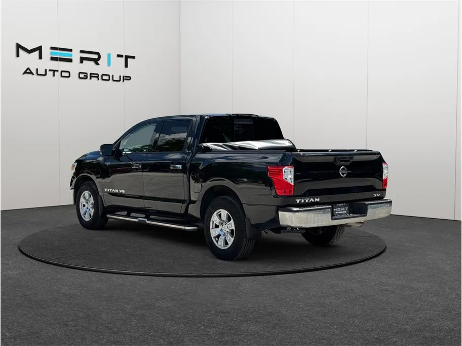 Nissan Titan photo 7