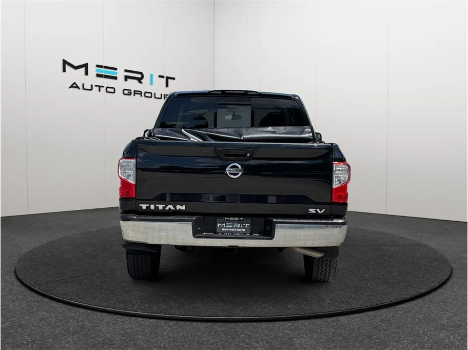 Nissan Titan photo 8