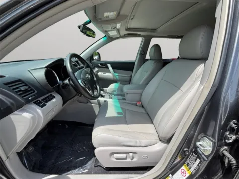Photos of 2013 Toyota Highlander SE Sport Utility 4D for sale in Jacksonville, FL at Merit Auto Group Atlantic