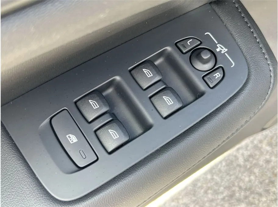 Volvo S60 photo 30