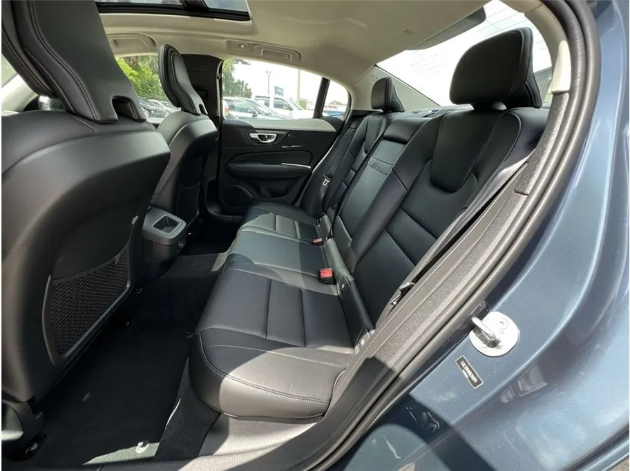 Volvo S60 photo 46