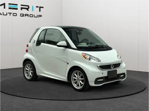 White 2015 Smart fortwo electric drive Hatchback Coupe 2D for sale in Jacksonville, FL