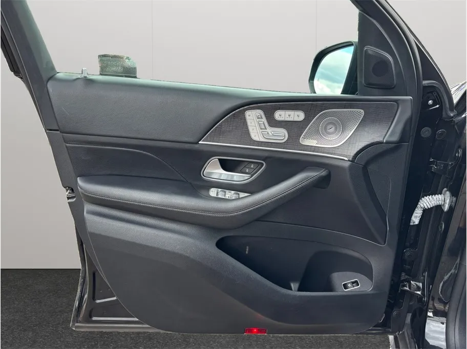 Mercedes-Benz GLS photo 23