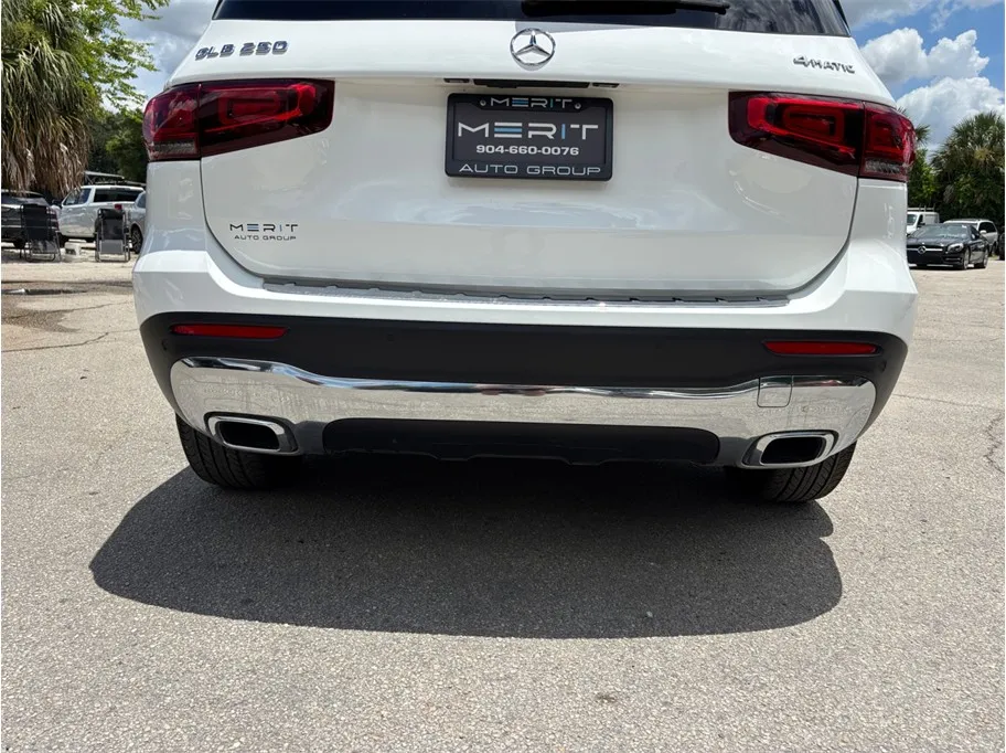 Mercedes-Benz GLB photo 17